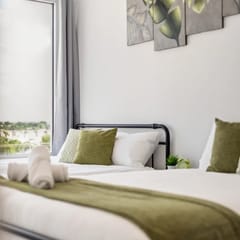 City View 2BR I Parking I King Bed I Workspace