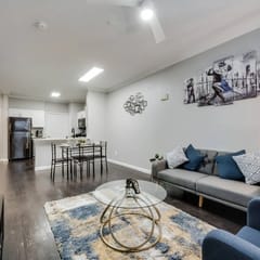 Modern 1BR I Pool I Gym I Free Parking I Workspace