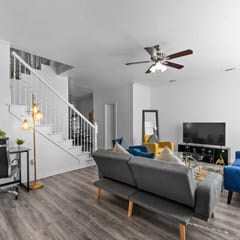 Spacious 4BR | Free Parking | Workspace