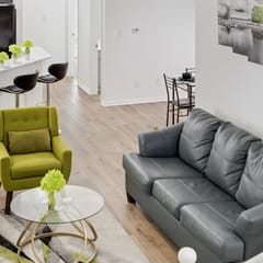 Tasteful 3BR I Free Parking I Workspace