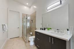 City View 1BR I Gym I Free Parking I Workspace - Image 5