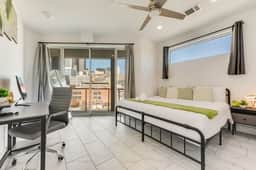 Cityscape 2BR I Parking I King Bed I Workspace - Image 2