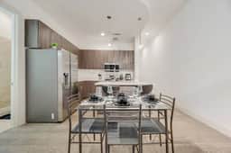 Snappy loft style 2BR | Gym | Parking | Workspace - Image 4