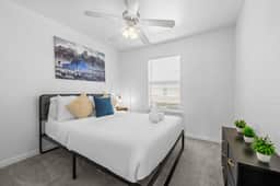 Spacious 4BR | Free Parking | Workspace - Image 4