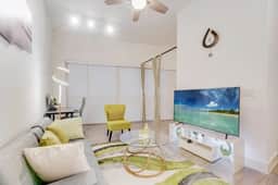 Snazzy loft style 2BR | Gym | Parking | Workspace - Image 2