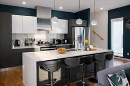 Trendy 3BR | Parking | Workspace - Image 2