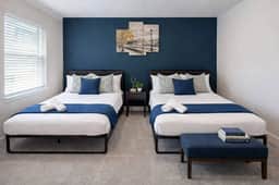 Trendy 3BR | Parking | Workspace - Image 4