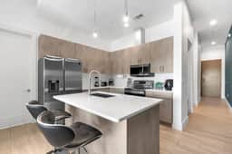 Serene loft style 2Bth | Gym | Parking | Workspace - Image 5