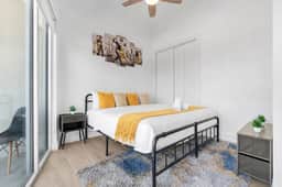 Serene loft style 2Bth | Gym | Parking | Workspace - Image 2