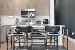 Serene loft style 2Bth | Gym | Parking | Workspace - Image 3