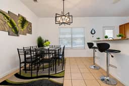 Serene 4BR | Free Parking | Workspace - Image 4