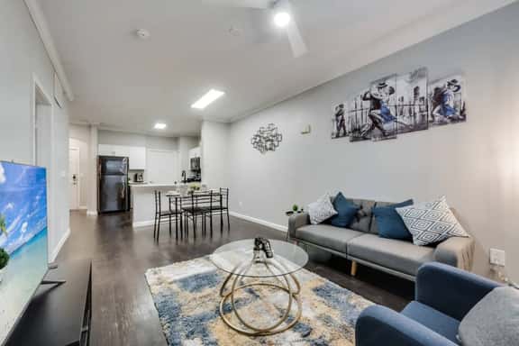 Modern 1BR I Pool I Gym I Free Parking I Workspace - Image 1