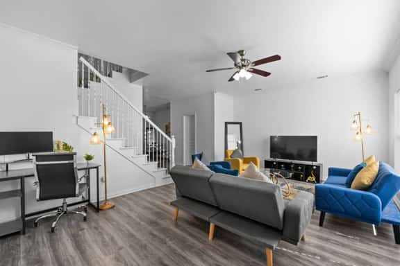 Spacious 4BR | Free Parking | Workspace - Image 1