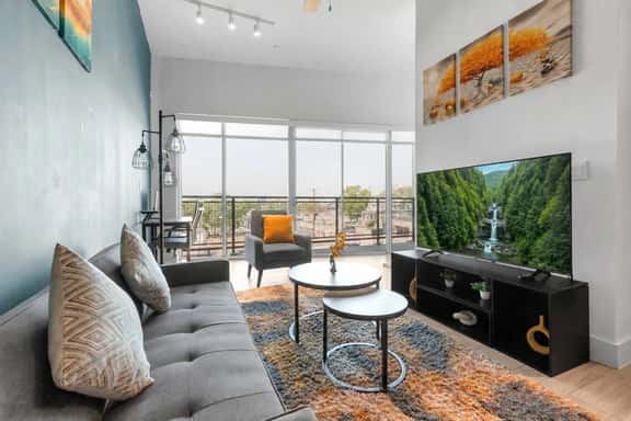 Serene loft style 2Bth | Gym | Parking | Workspace - Image 1