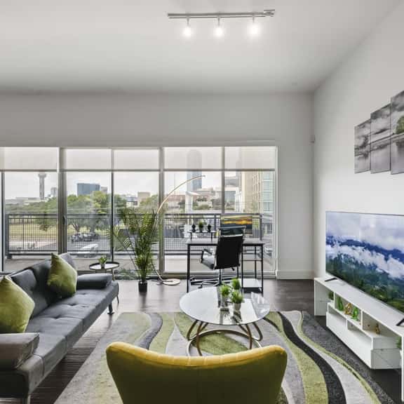 City View 1BR I Gym I Free Parking I Workspace - Image 1