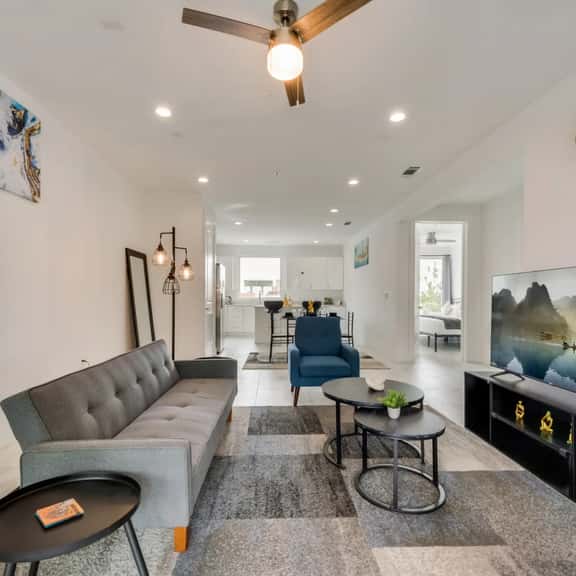 Metro View 2BR | Free Parking I King Bed Workspace - Image 1