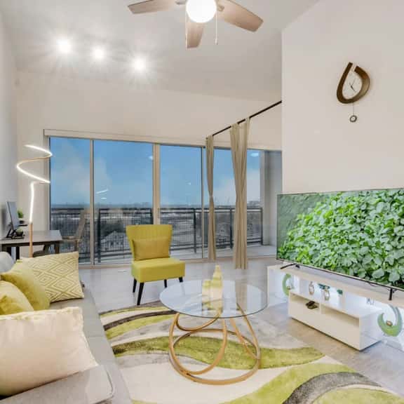 Snappy loft style 2BR | Gym | Parking | Workspace - Image 1