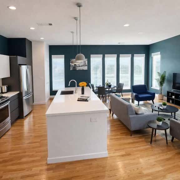 Trendy 3BR | Parking | Workspace - Image 1