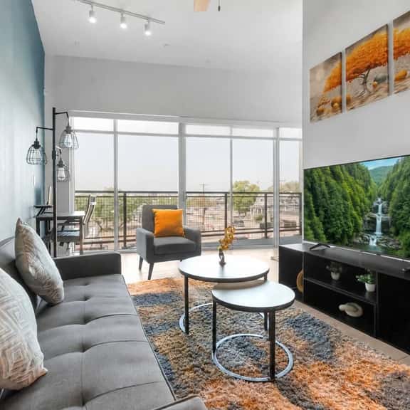 Serene loft style 2Bth | Gym | Parking | Workspace - Image 1