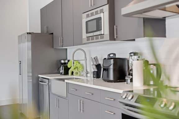 City View 1BR I Gym I Free Parking I Workspace - Image 3