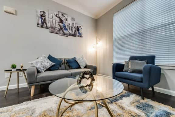 Modern 1BR I Pool I Gym I Free Parking I Workspace - Image 5