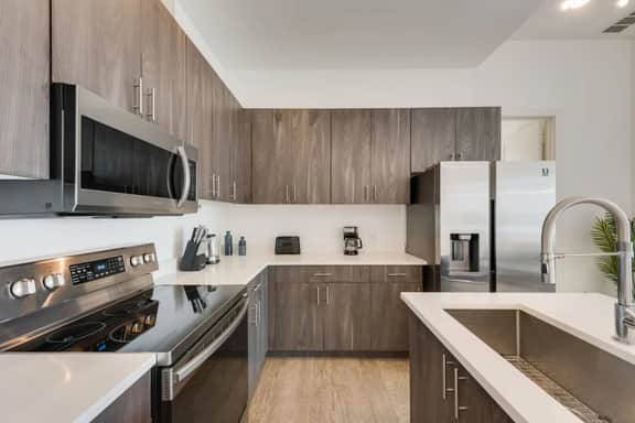 Sleek loft style 2BR I Gym I Parking I Workspace - Image 4