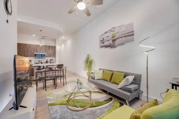 Snappy loft style 2BR | Gym | Parking | Workspace - Image 3