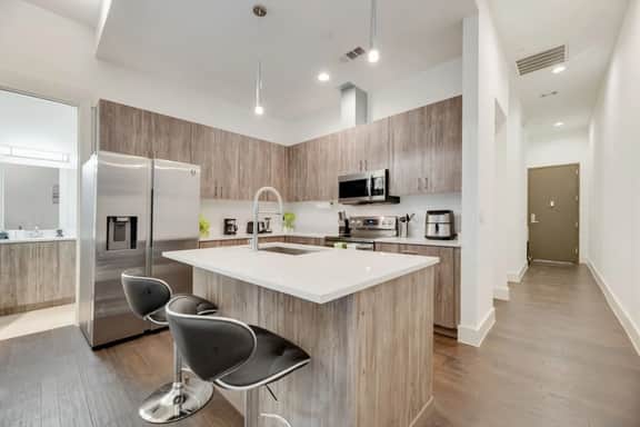 Snappy loft style 2BR | Gym | Parking | Workspace - Image 5