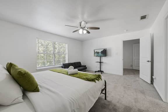 Tasteful 3BR I Free Parking I Workspace - Image 5