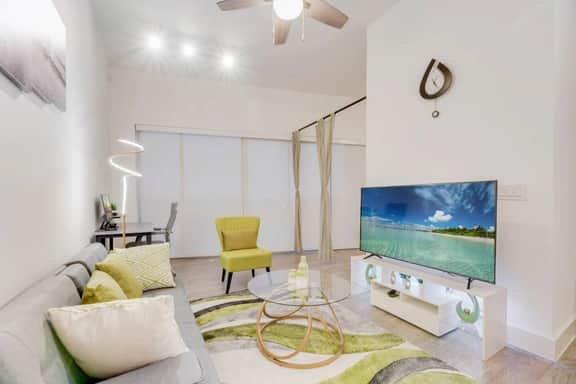 Snazzy loft style 2BR | Gym | Parking | Workspace - Image 2