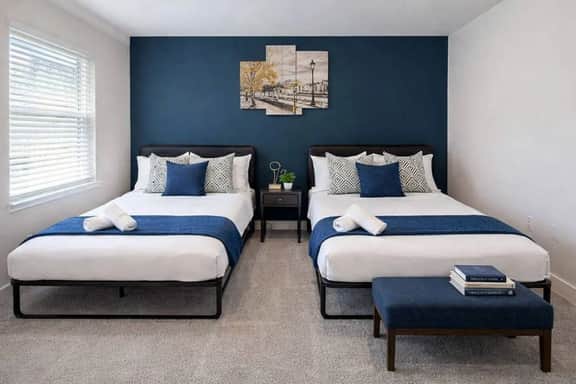 Trendy 3BR | Parking | Workspace - Image 4
