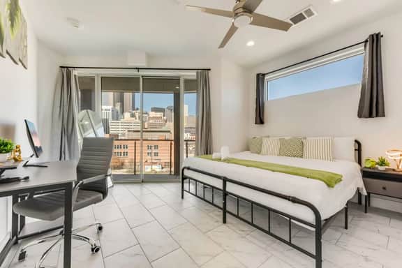 Twin Metroview Apartments I King Bed I FreeParking - Image 3