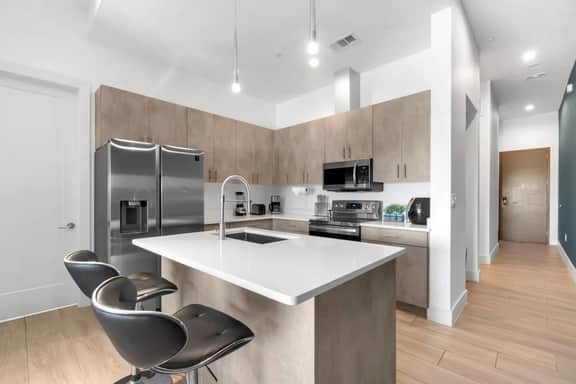 Serene loft style 2Bth | Gym | Parking | Workspace - Image 5