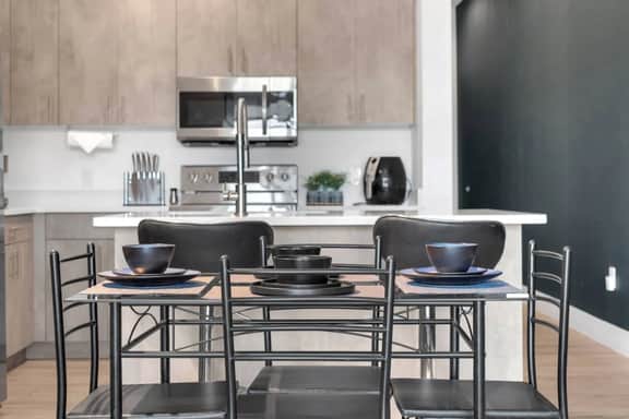 Serene loft style 2Bth | Gym | Parking | Workspace - Image 3