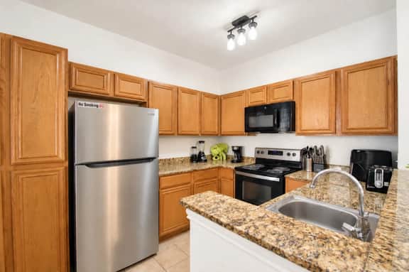 Serene 4BR | Free Parking | Workspace - Image 2