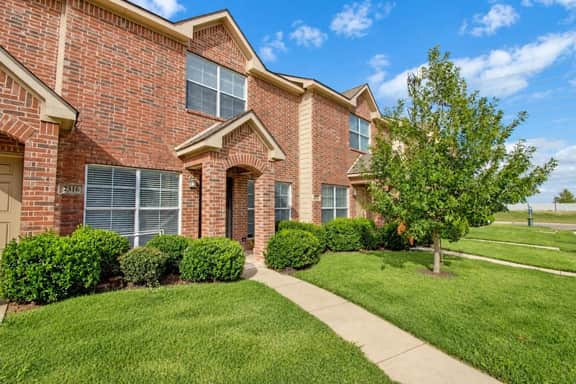 Serene 4BR | Free Parking | Workspace - Image 3